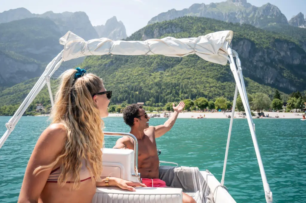 Relax in barca a Molveno