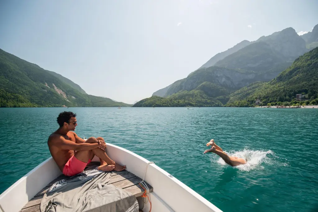 Relax in barca a Molveno